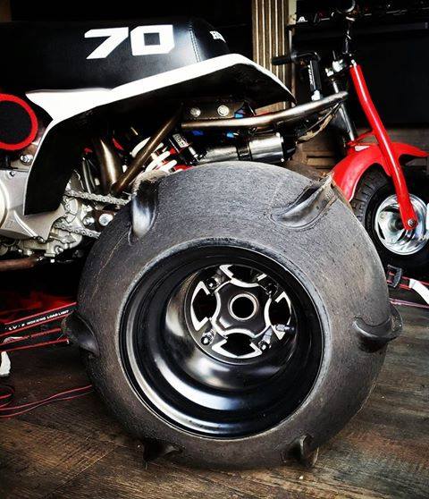 superdrag design rear hub with tire